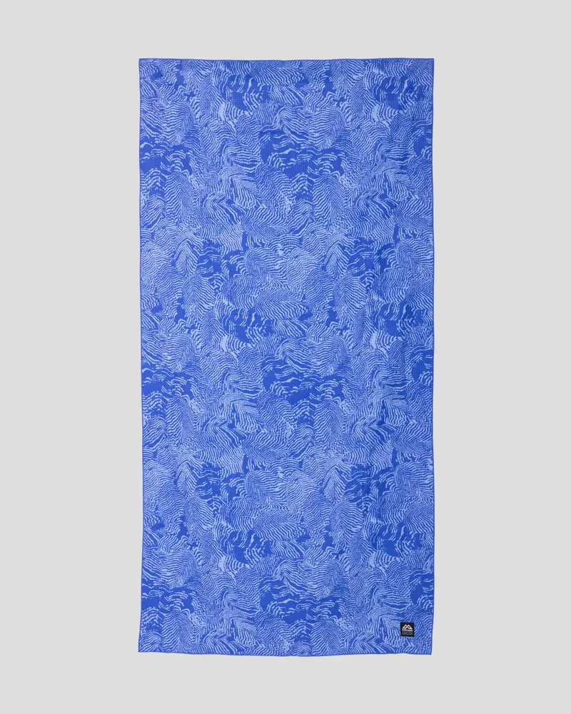 Roamer Sand-Resistant Beach Towel – Dark Peri Nature Lines Pattern 1